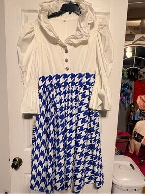 Elegant White and Blue Houndstooth Fit-and-Flare Dress size 6